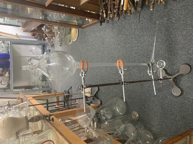 New prop Glassware lab set up, retort, clamps 